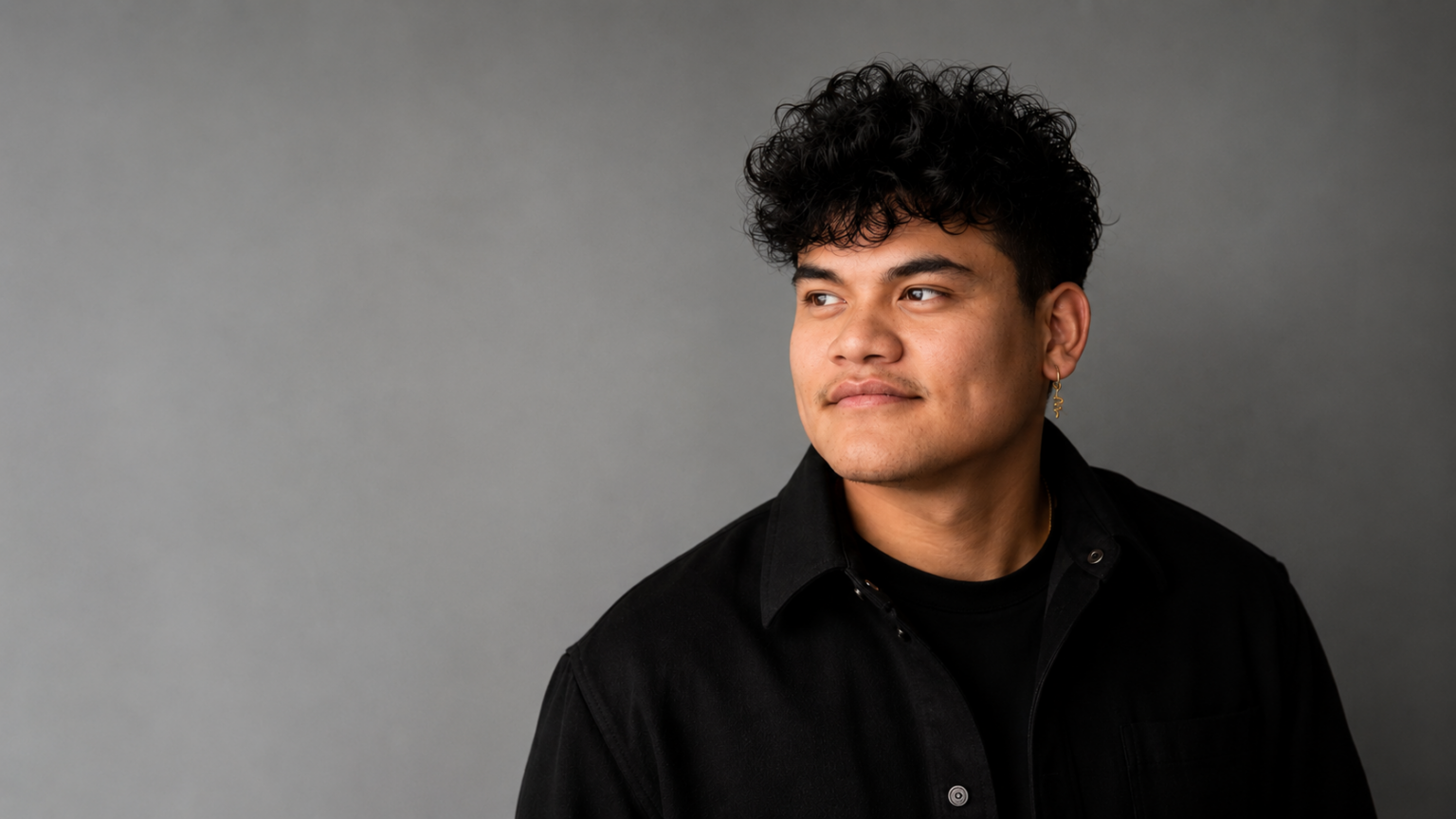 Portræt af Dennis Castillo, softwareudvikler i København